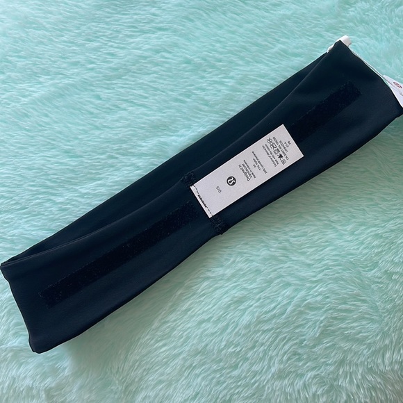 NWT Lululemon Fly Away Tamer Headband - Picture 4 of 11